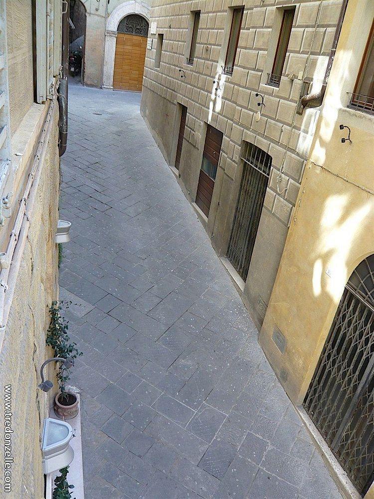 Tre Donzelle * Siena